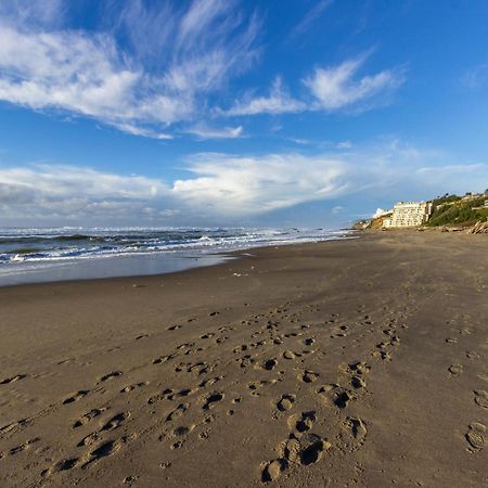 شقة Waters Edge Salishan Beach الغرفة الصورة