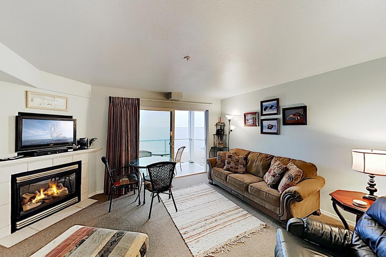 شقة Waters Edge Salishan Beach الغرفة الصورة