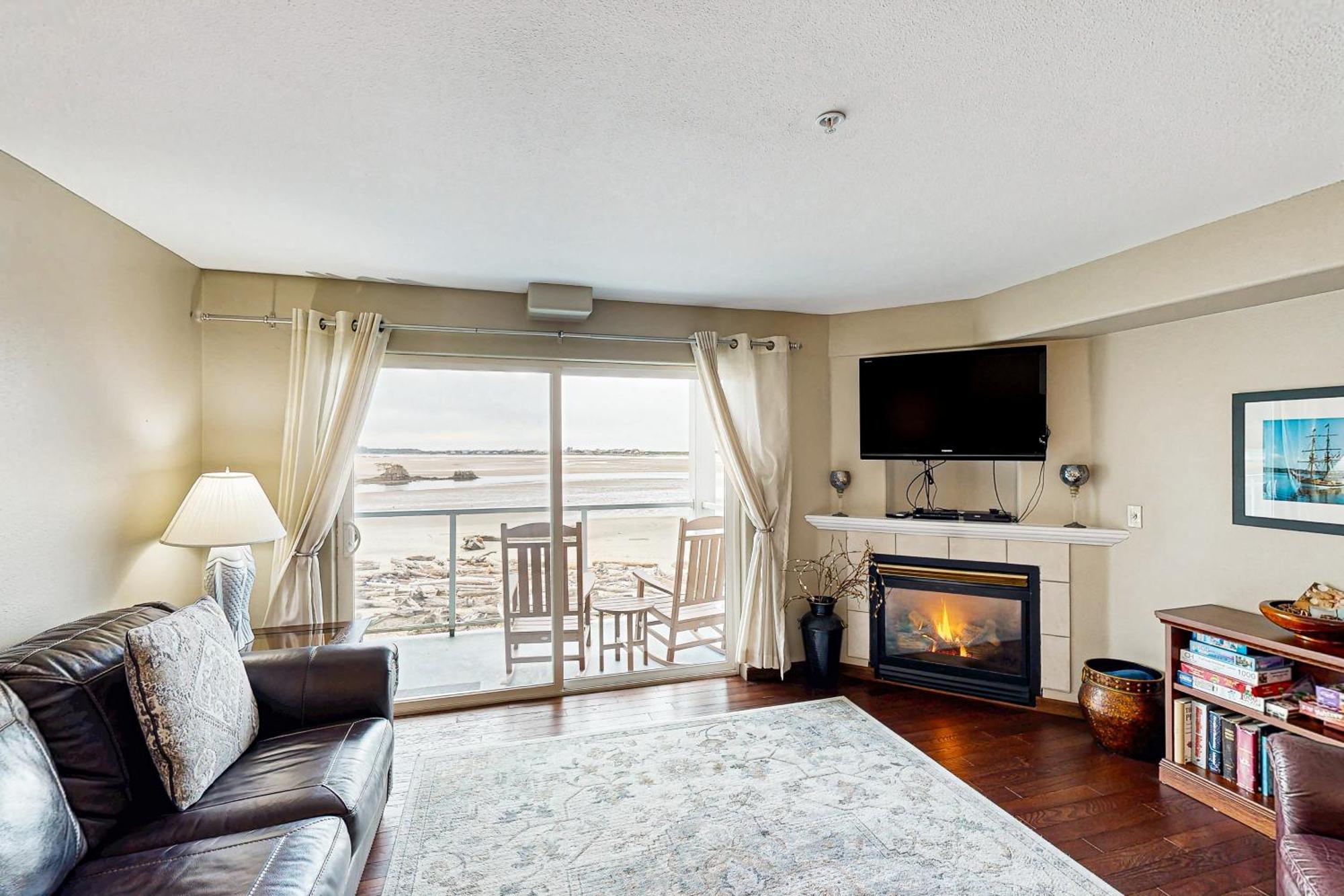 شقة Waters Edge Salishan Beach الغرفة الصورة