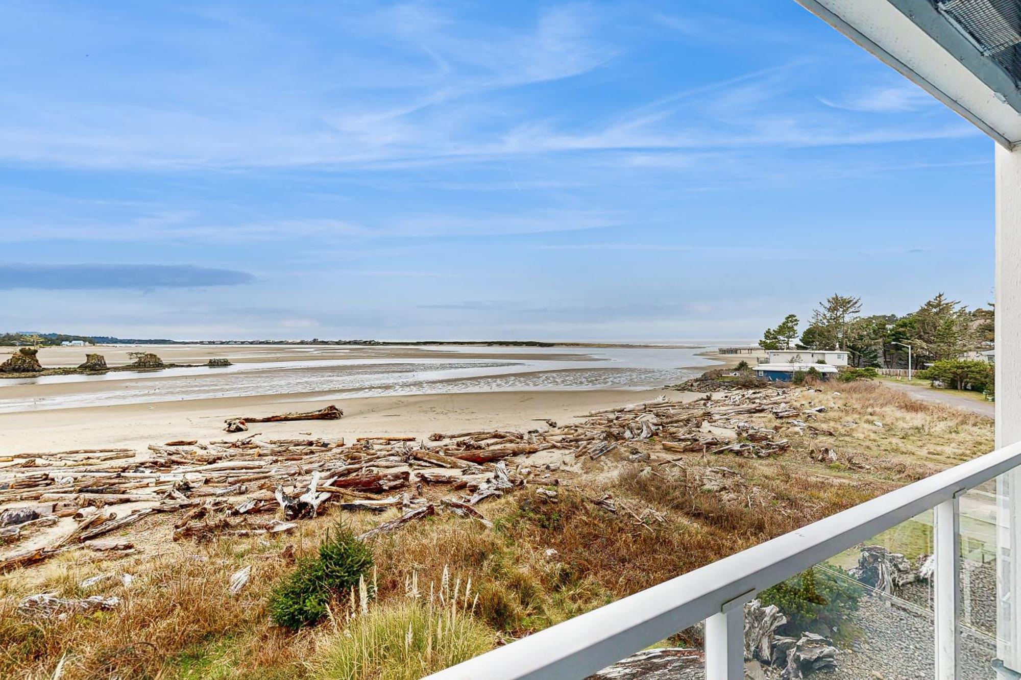 شقة Waters Edge Salishan Beach الغرفة الصورة